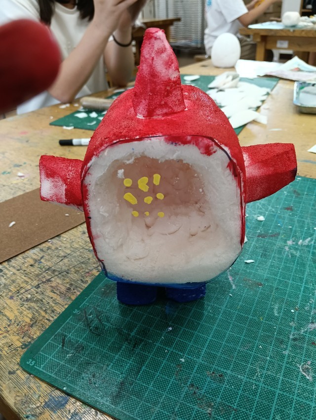 中がくり抜かれています！