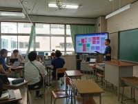 どんな授業を行えば、子どもたちが自分自身で学びを進めることができるかの意見を出し合い、より良い手立てについて考えました。