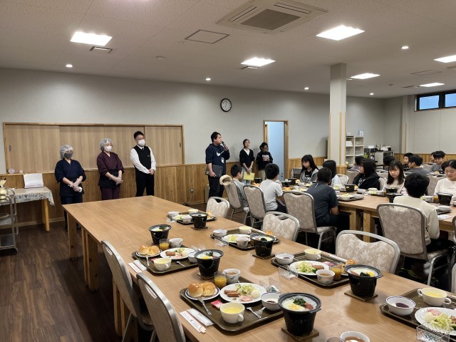朝食