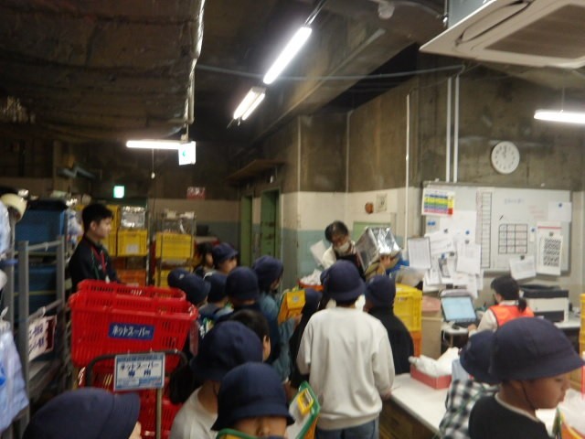 ダイエー見学　バックヤード