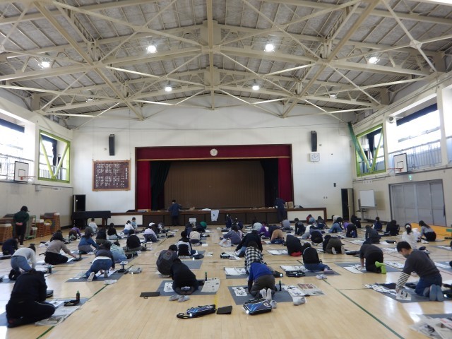 体育館での席書会の様子