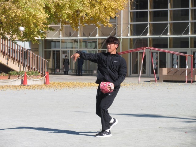 松井 稼頭央さん キャッチボール披露