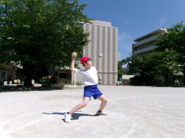 ソフトボール投げ