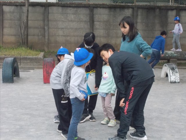 目線を合わせて話を聞いてあげています！