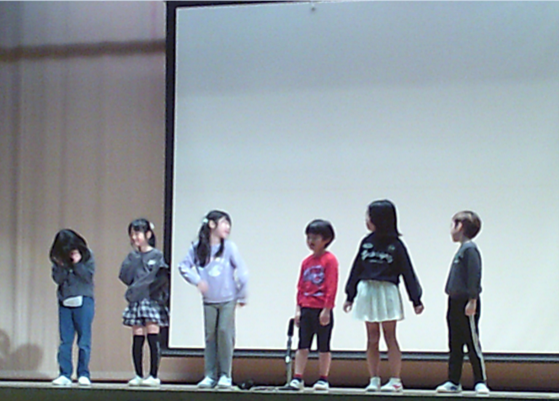 みんなの心に届くよう、ゆっくり大きな声でセリフ言ったり歌を歌ったりして練習に励み、当日堂々と発表することができました。