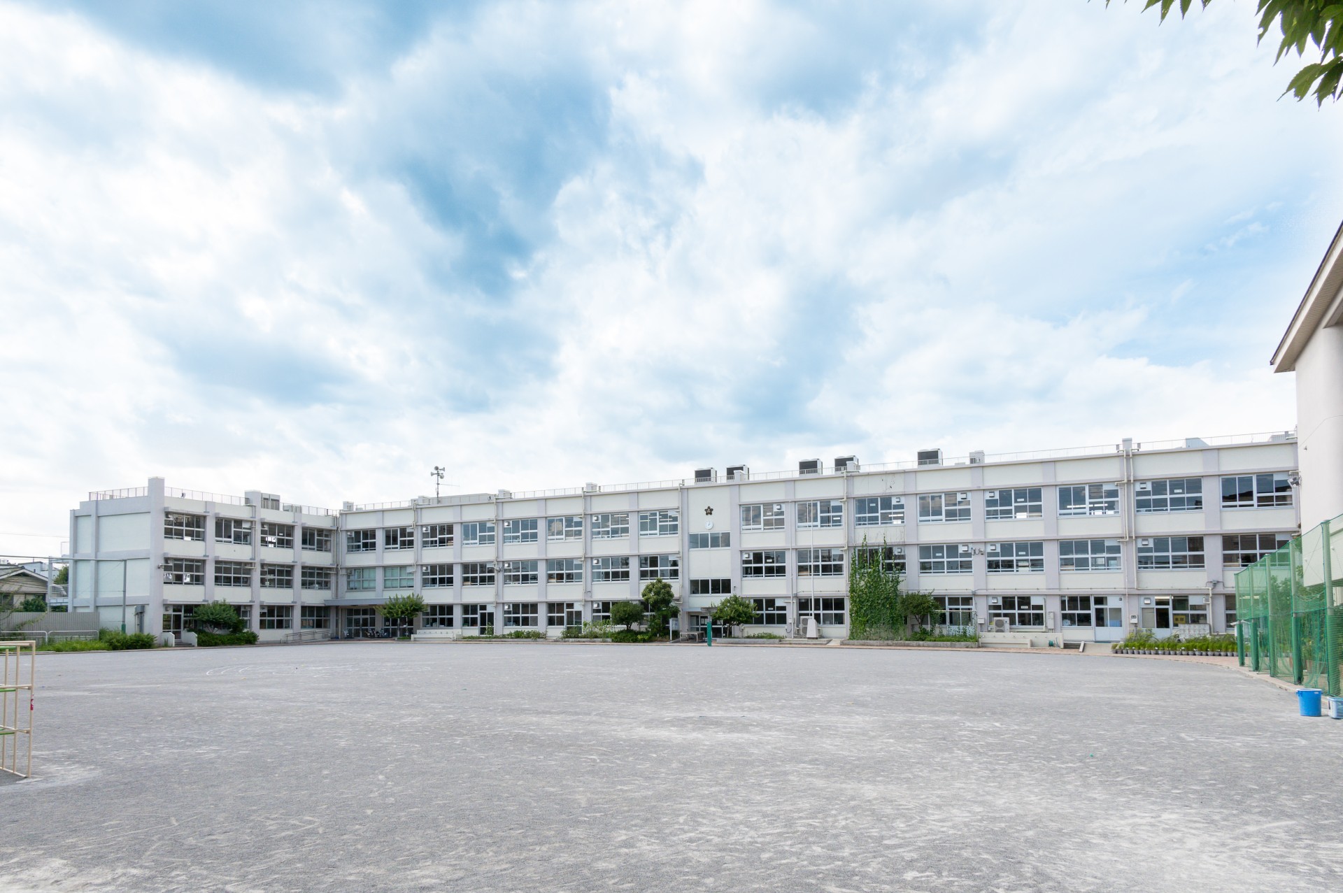 上四小校舎.jpg