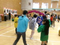 入場時花のアーチを担当