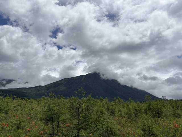 男体山