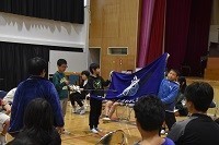 校旗引き継ぎ
