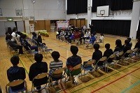 会の様子