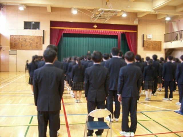 校歌斉唱