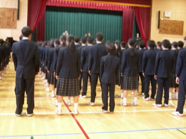 式前、校歌練習の様子です