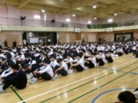 しっかり話を聞いています