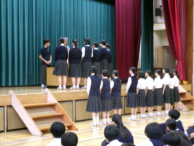 バレーボール部（壇上が８年生）