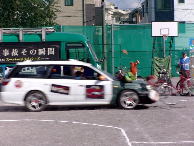 演技とはいえドキッとする瞬間です。