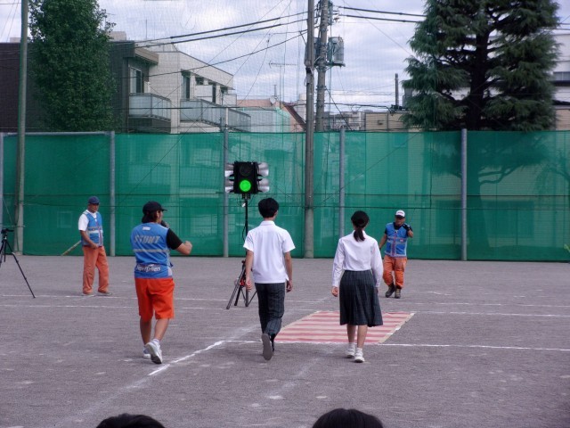 改めて横断歩道の渡り方、車の内輪差について確認しました。