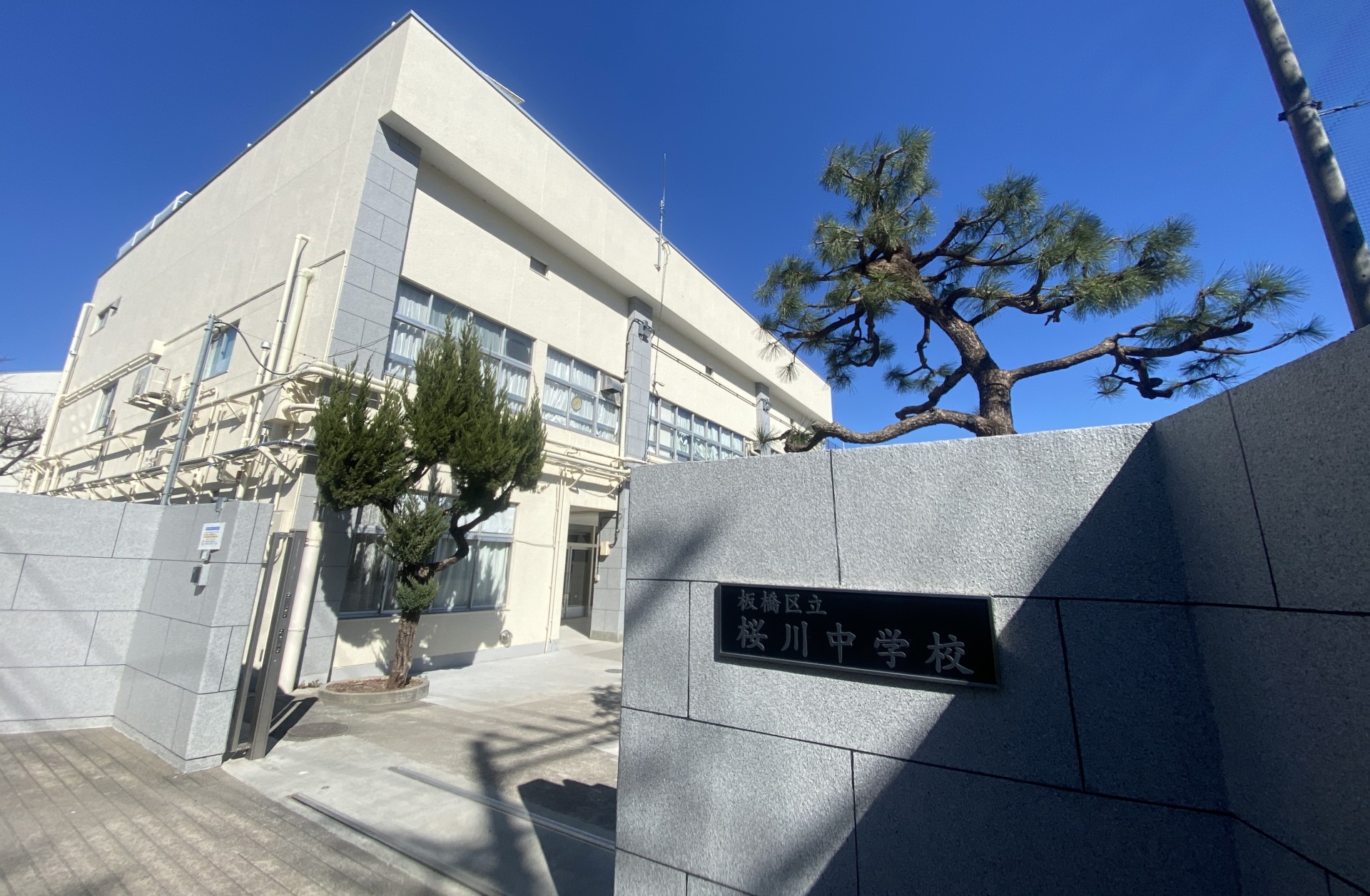 正門
